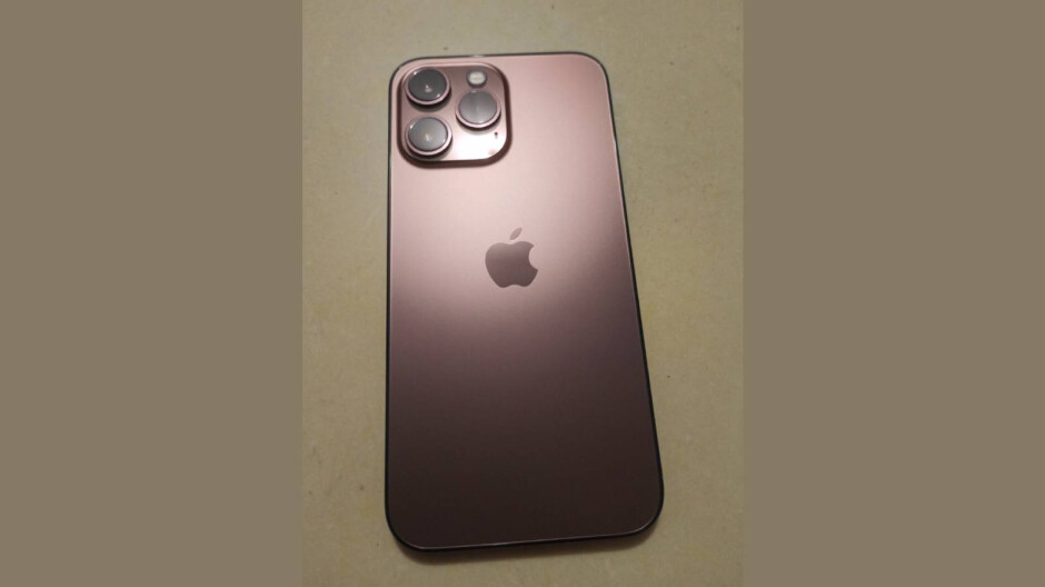 iPhone 13 Pro показали в цвете розовое золото